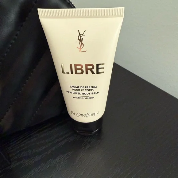 Yves Saint Laurent beauty bag, YSL mascara
YSL sample perfume, YSL body balm. - Picture 3 of 9